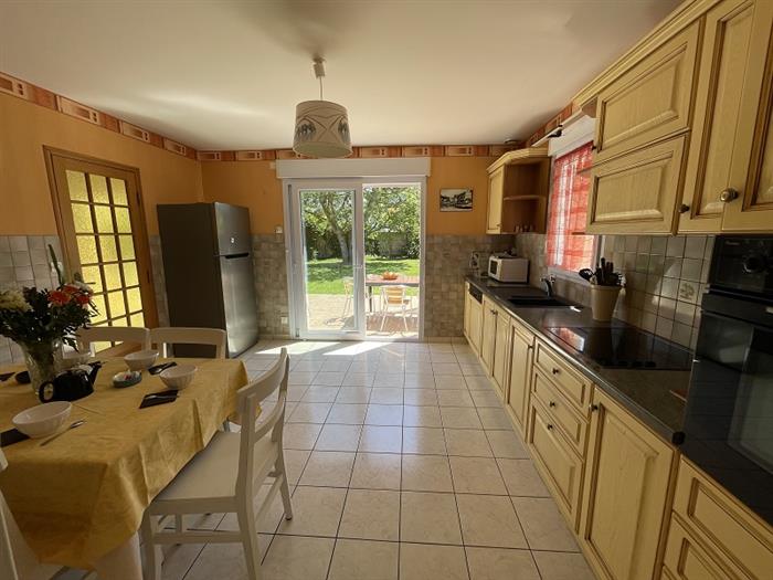 11-Dinard-gîte10 personnes-Le Clos Brizeux- cuisine1 - 