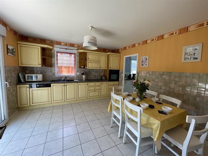 12-Dinard-gîte10 personnes-Le Clos Brizeux-cuisine2 - 