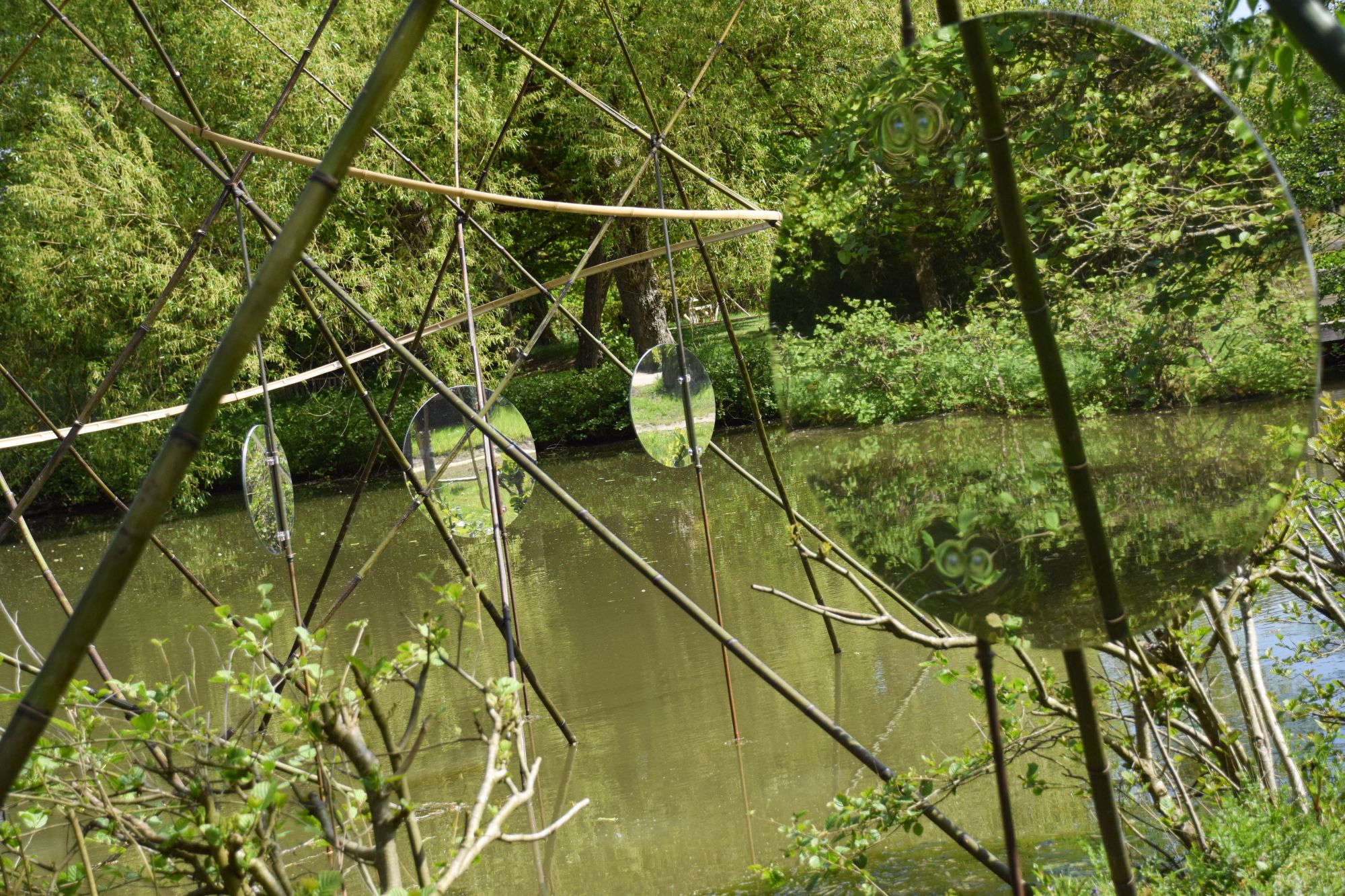 Étangs d'art aux Jardins de Brocéliande : Résonance