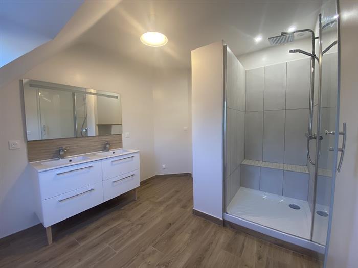 21-Dinard-gîte10 personnes-Le Clos Brizeux-salle d'eau étage grande douche - 