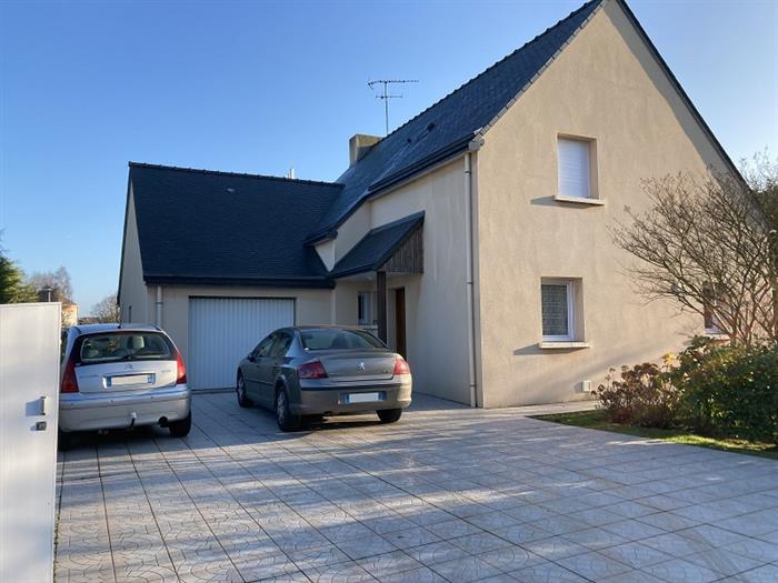 22-Dinard-gîte10 personnes-Le Clos Brizeux-entrée parking - 