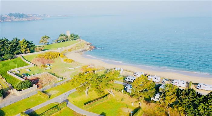 3 - Camping Port Blanc DINARD Vue Mer acces direct plage - © Camping du Port Blanc