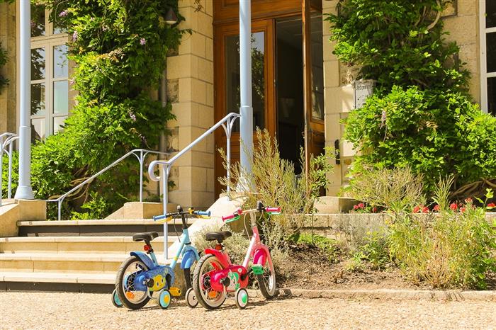 Abbaye avec le label accueil vélo - © Abbaye St-JAcut