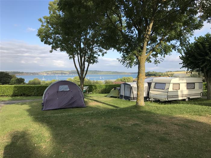 Camping-Le-Rivage-Le-Minihic-sur-Rance-emplacement-tente-et-caravane - ©Camping Le Rivage