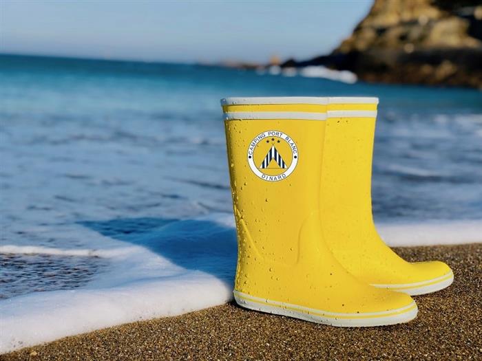 Camping-port-blanc-dinard-bottes-de-plage - © Camping du Port Blanc