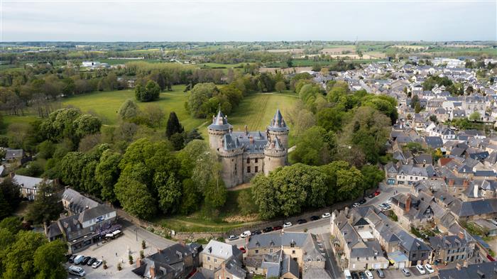 Château_de_Combourg_-_aérienne_04-2022_00002[1] - Château de Combourg