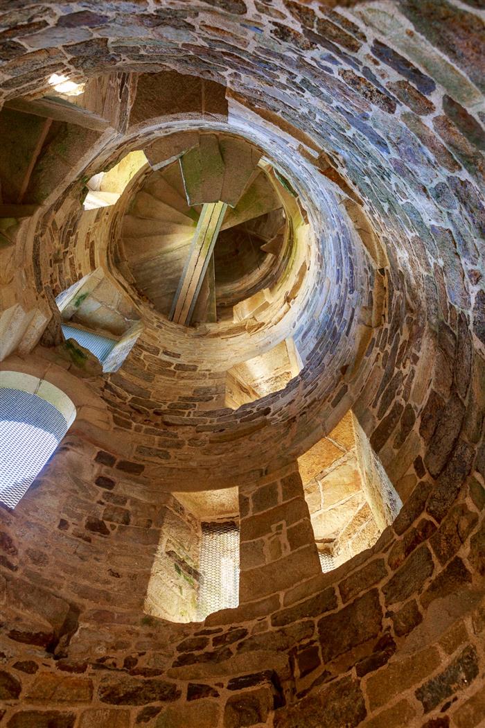 Château de la hunaudaye-escalier histoire de la tour militaire - Cédric Bossard