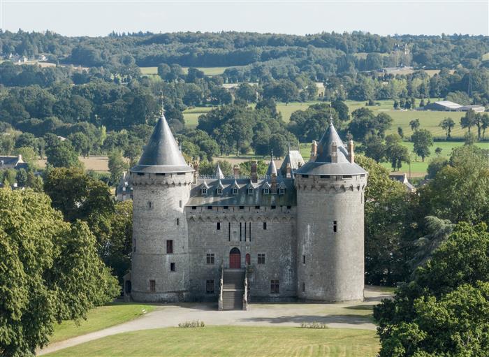 Chateau_vu_d'en_face[ - Château de Combourg