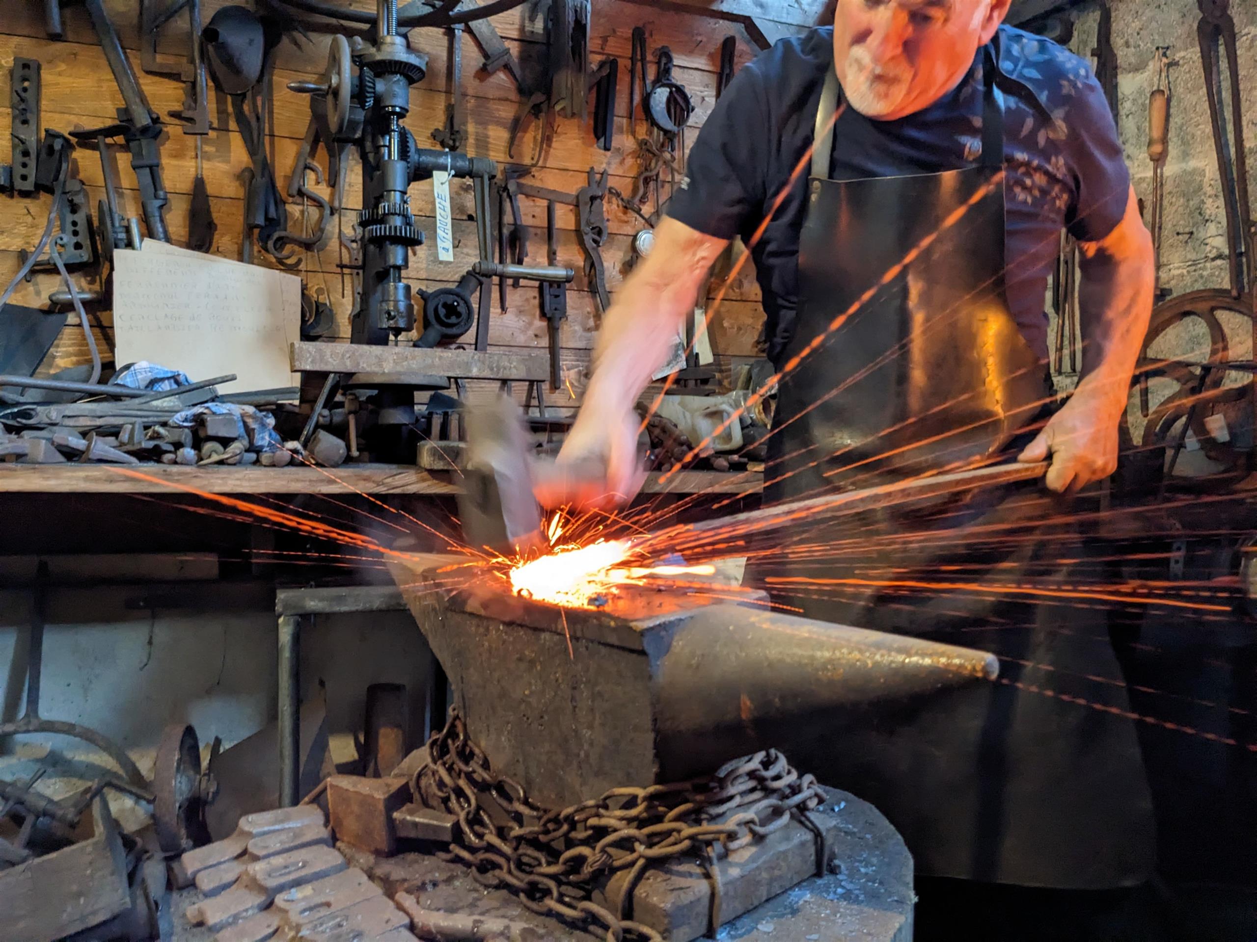 Étincelles à la forge