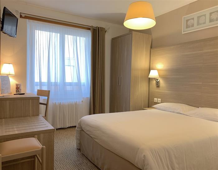 HOTEL LES TILLEULS DINARS CHAMBRE (2) - ©Hôtel des tilleuls