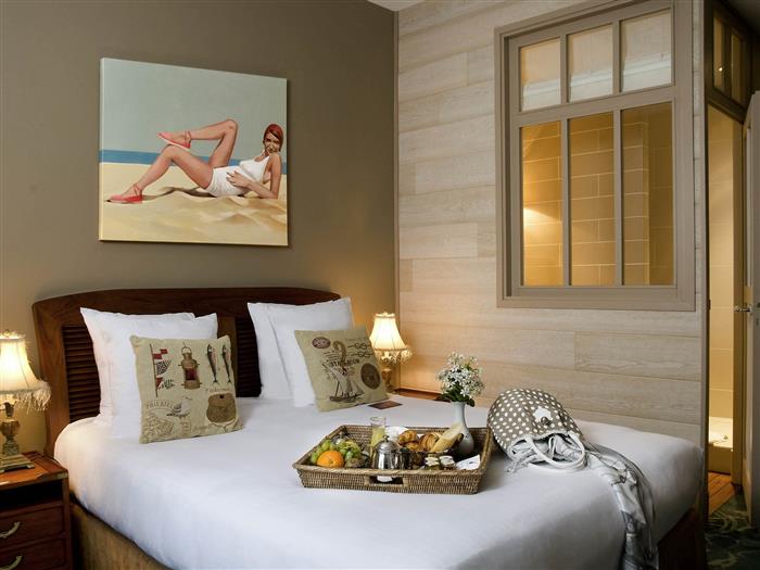 Hotel-Royal-Emeraude-Dinard-chambre-double-avec-tableau - ©Karen Siriaco Casero