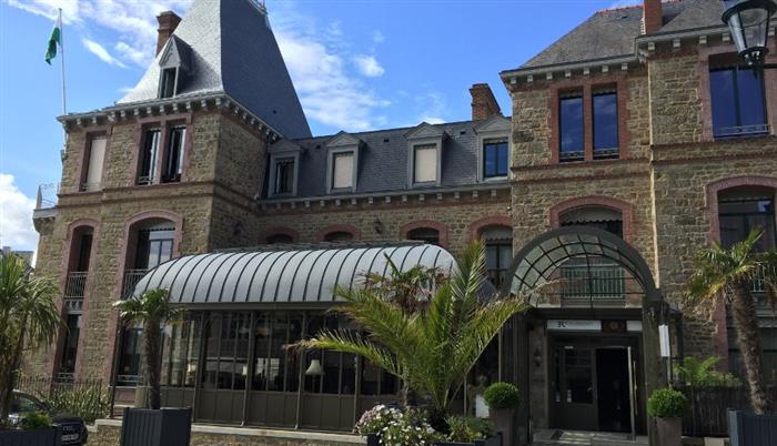 Hotel-Royal-Emeraude-Dinard-facade - ©Hôtel Royal Émeraude
