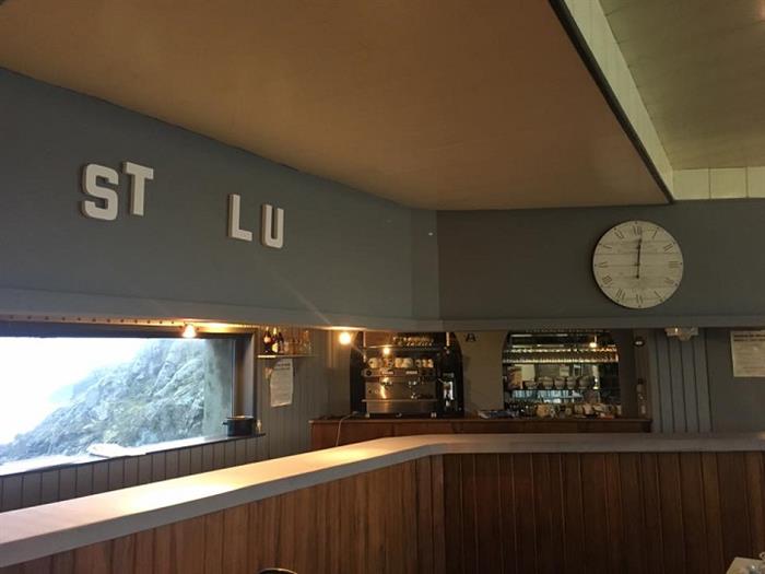 L'Amirauté Saint-Lunaire comptoir - ©lamiraute