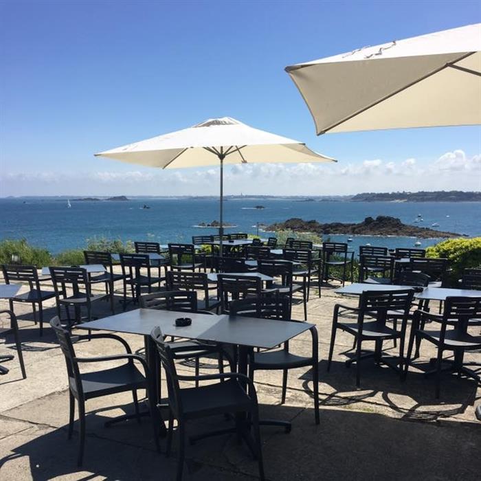 L'Amirauté Saint-Lunaire terrasse vue mer - ©lamiraute