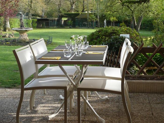 L-Hermine-Saint-Briac-sur-Mer-table-exterieur - ©lhermine