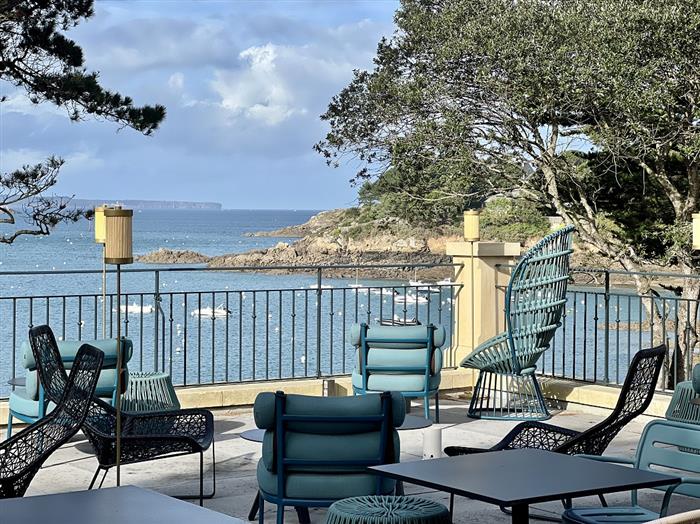 La terrasse du Bar du Nessay - photo brochure - ©Le Nessay