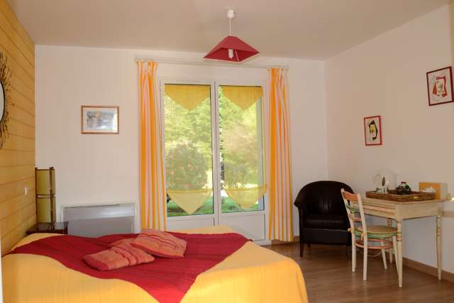 Le-Tertre-Gatinais---Brossard-Pascal-chambre-double-jaune-2-2 - 