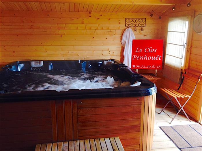 Mme-Guinoiseau-Armelle-Dinard-jacuzzi-2 - ©Mme Guinoiseau
