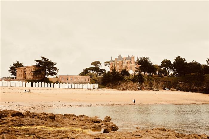 Nessay - Photo brochure - ©Matthieu Delbreuve.
