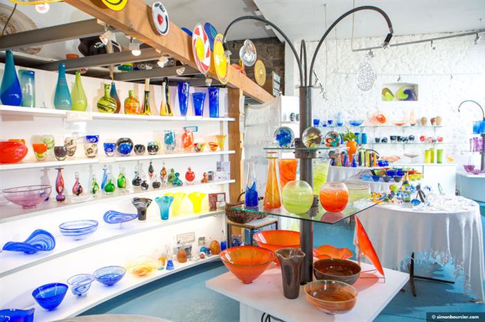 L'atelier du verre à Saint-Méloir-des-Ondes - © Simon Bourcier