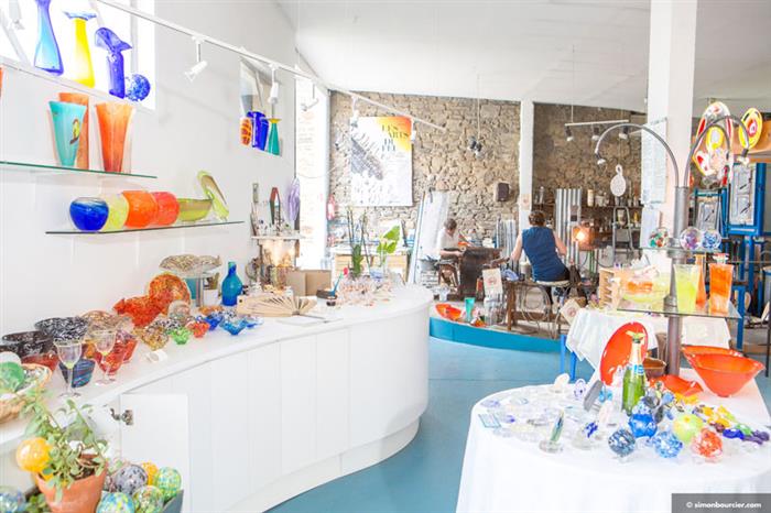 L'atelier du verre à Saint-Méloir-des-Ondes - © Simon Bourcier