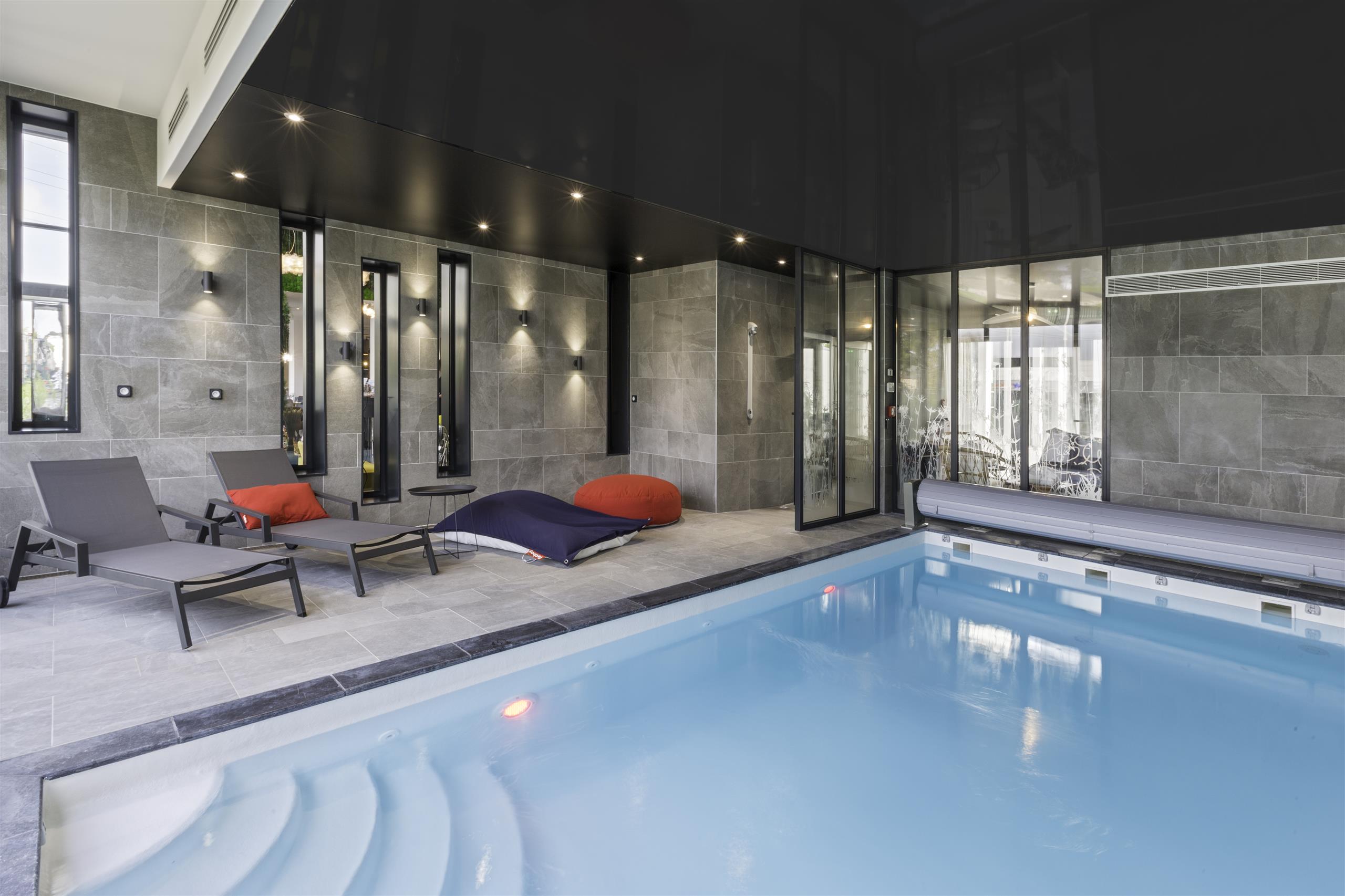 Piscine intérieure chauffée