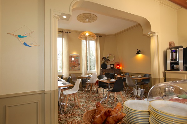 Salle Petit-déjeuner HOTEL LES ALIZES DINARD - Hôtel Les Alizés