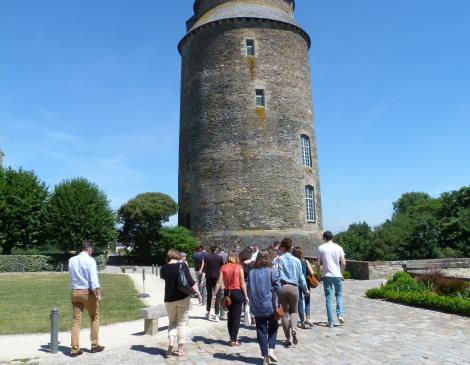  L'Indémodable - Visite guidée du château