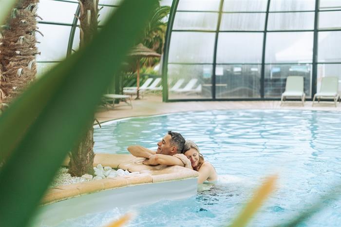camping-couple-piscine-bretagne - Jonas De Wever