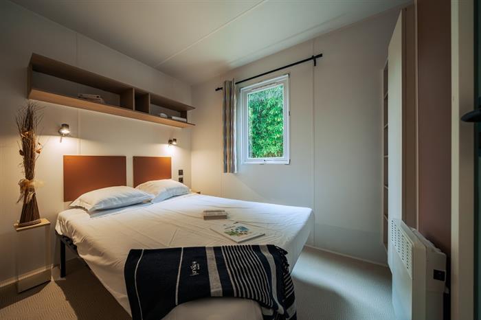 camping-emeraude-cottage-prestige-chambre - 