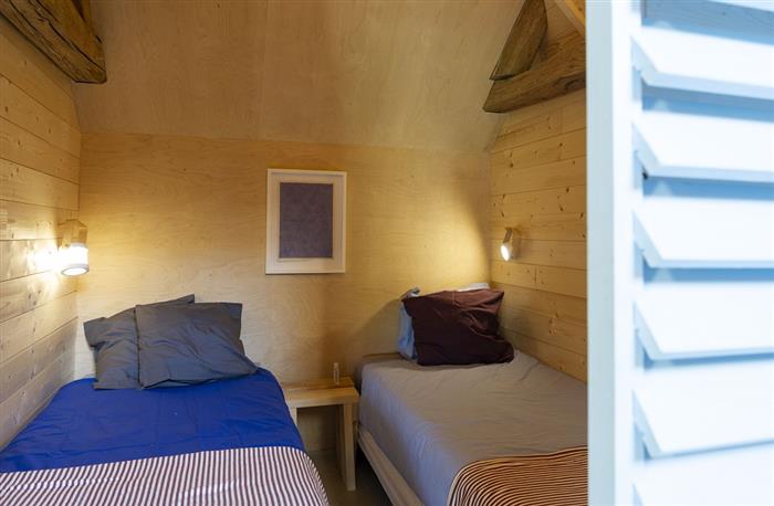 chambre bleue petit salon - ©Amarrages