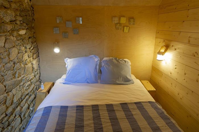 chambre jaune petit salon - ©Amarrages
