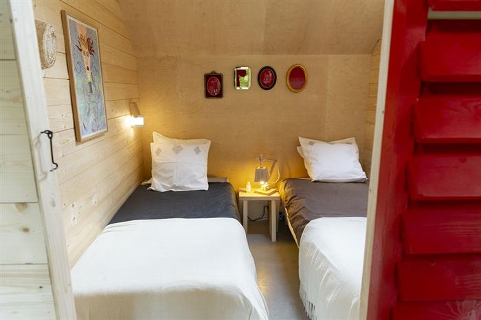 chambre rouge petit salon - ©Amarrages