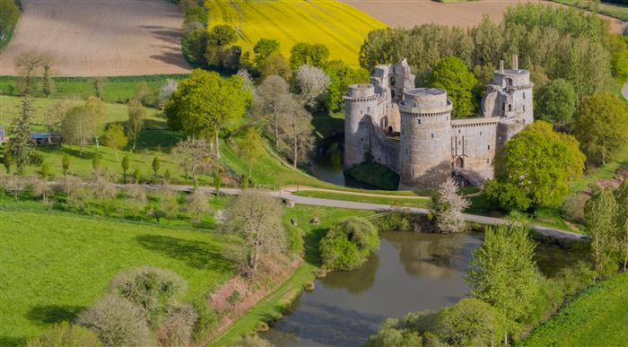 château vue drone - François Faivre-Cubizolles/Diaphane Films