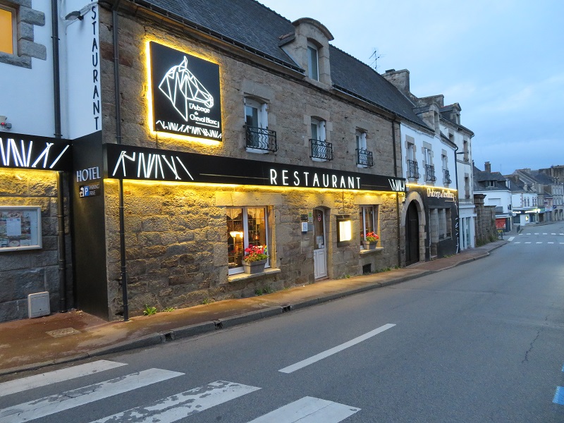 Hôtel-Restaurant L'Auberge du Cheval Blanc (Baud) | Tourisme dans