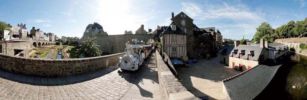 Petit-train-Touristique-Vannes-Golfe-du-Morbihan-Bretagne-Sud